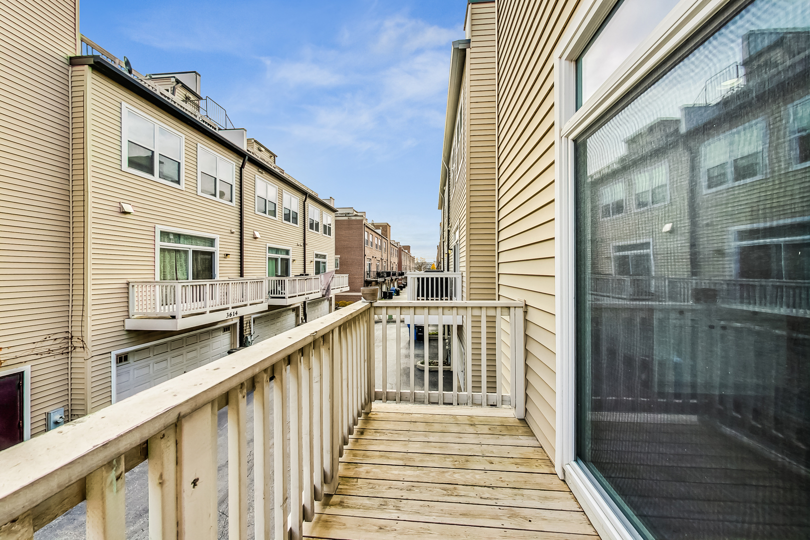 955 W 36th Place Unit: 3