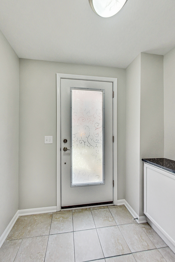 955 W 36th Place Unit: 3