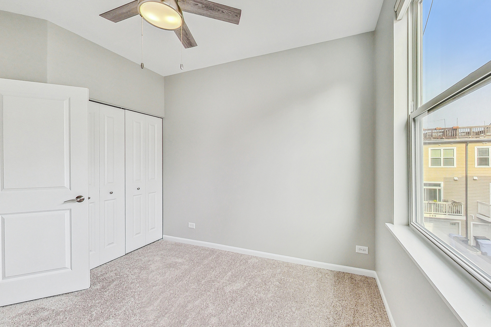 955 W 36th Place Unit: 3