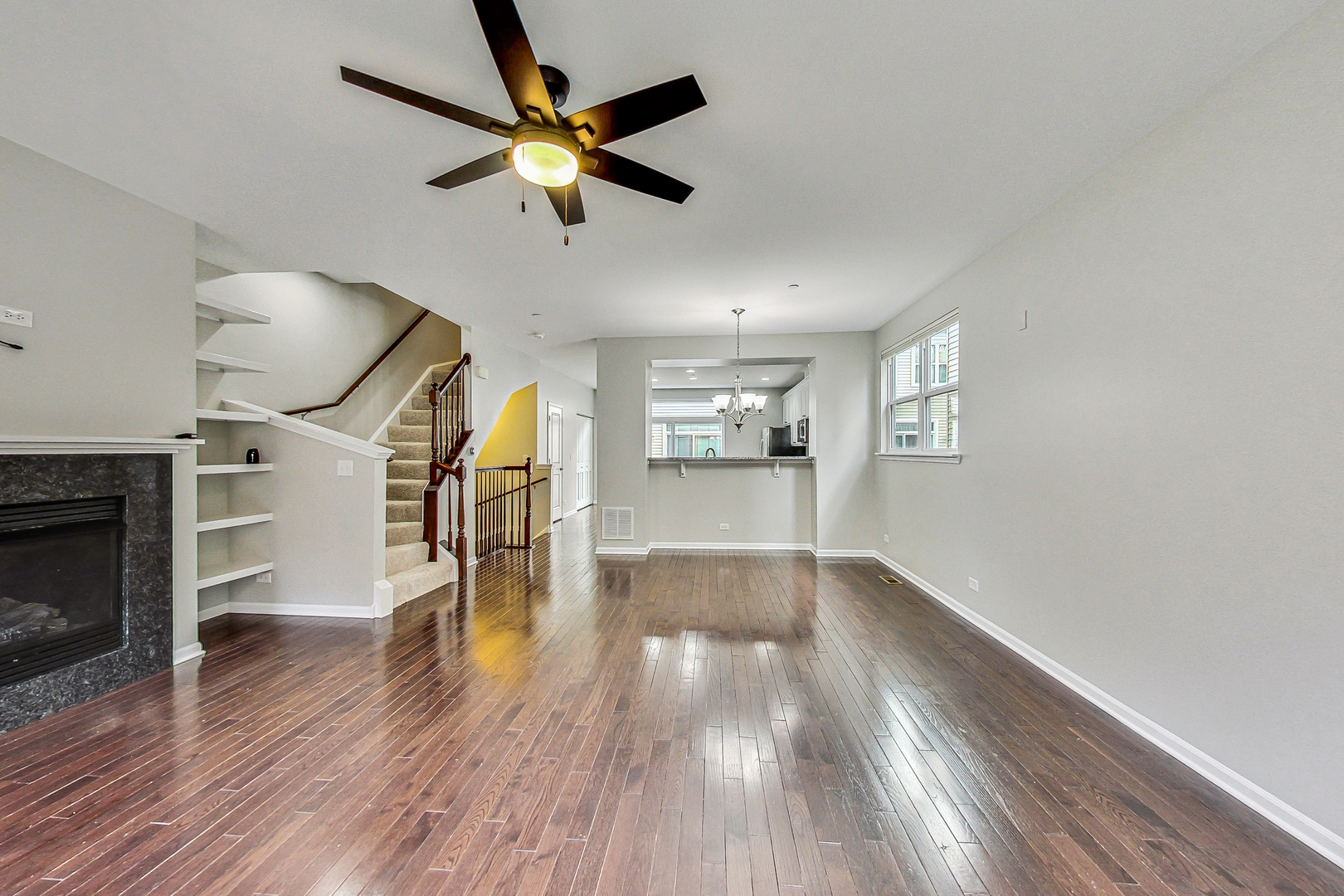 955 W 36th Place Unit: 3