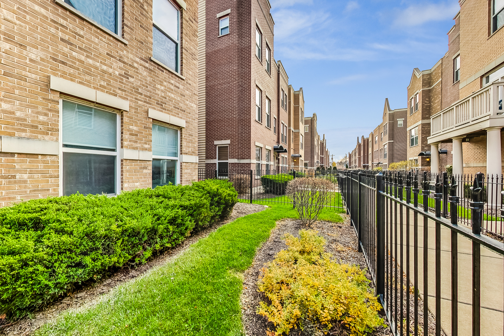 955 W 36th Place Unit: 3