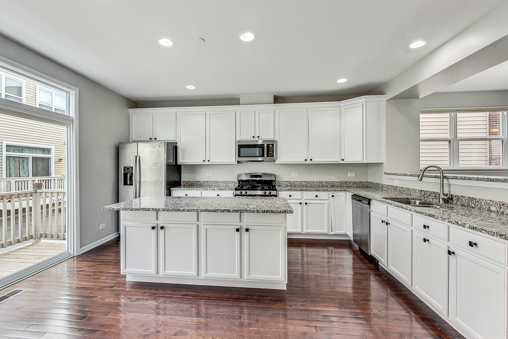 955 W 36th Place Unit: 3