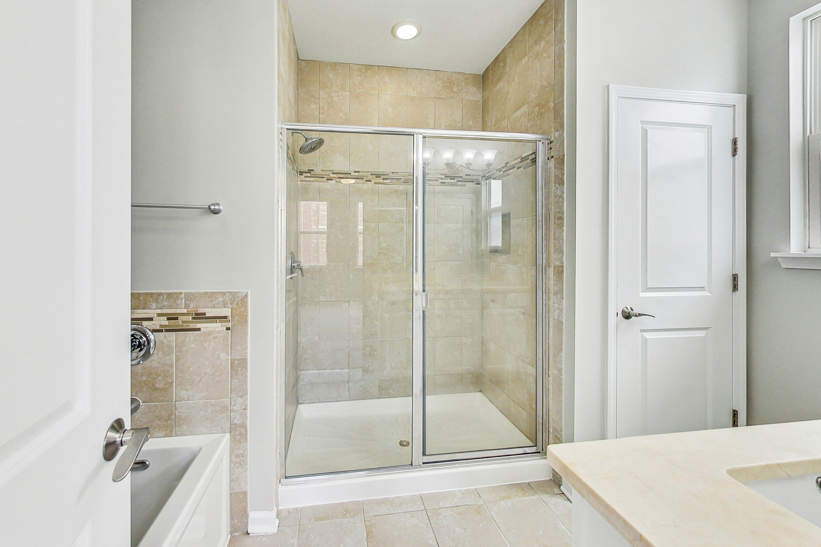 955 W 36th Place Unit: 3