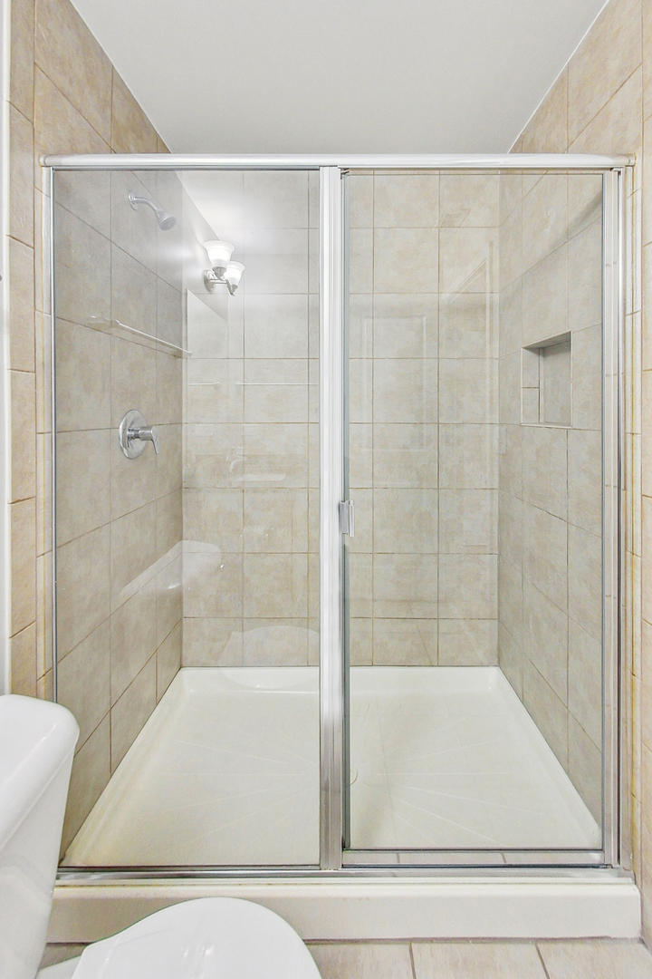 955 W 36th Place Unit: 3