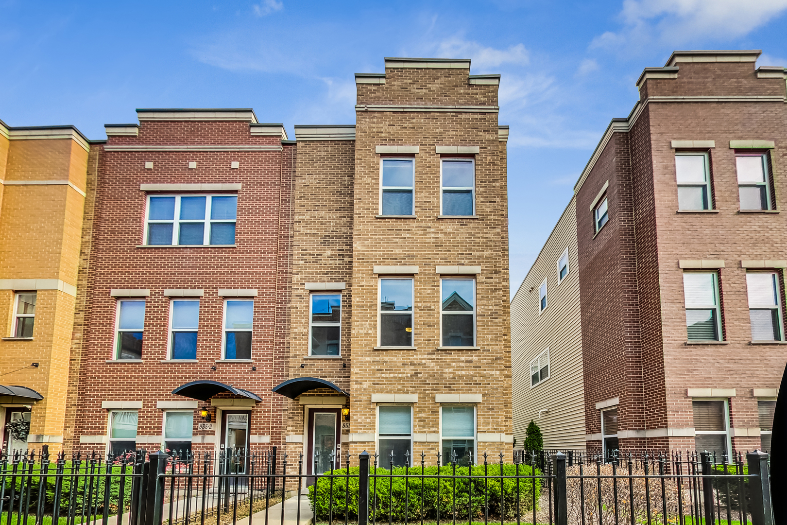 955 W 36th Place Unit: 3