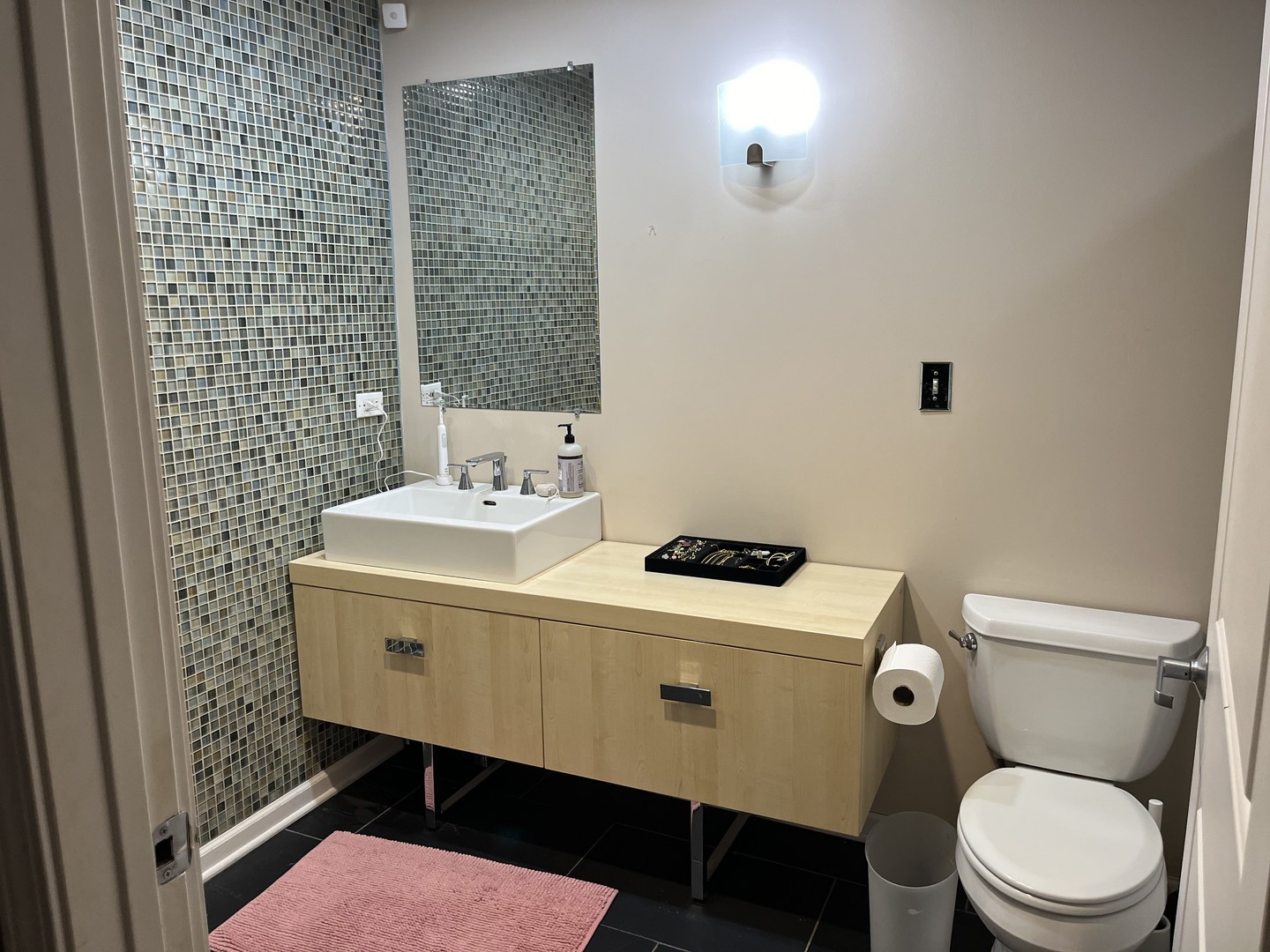 1631 S Michigan Avenue Unit: 203