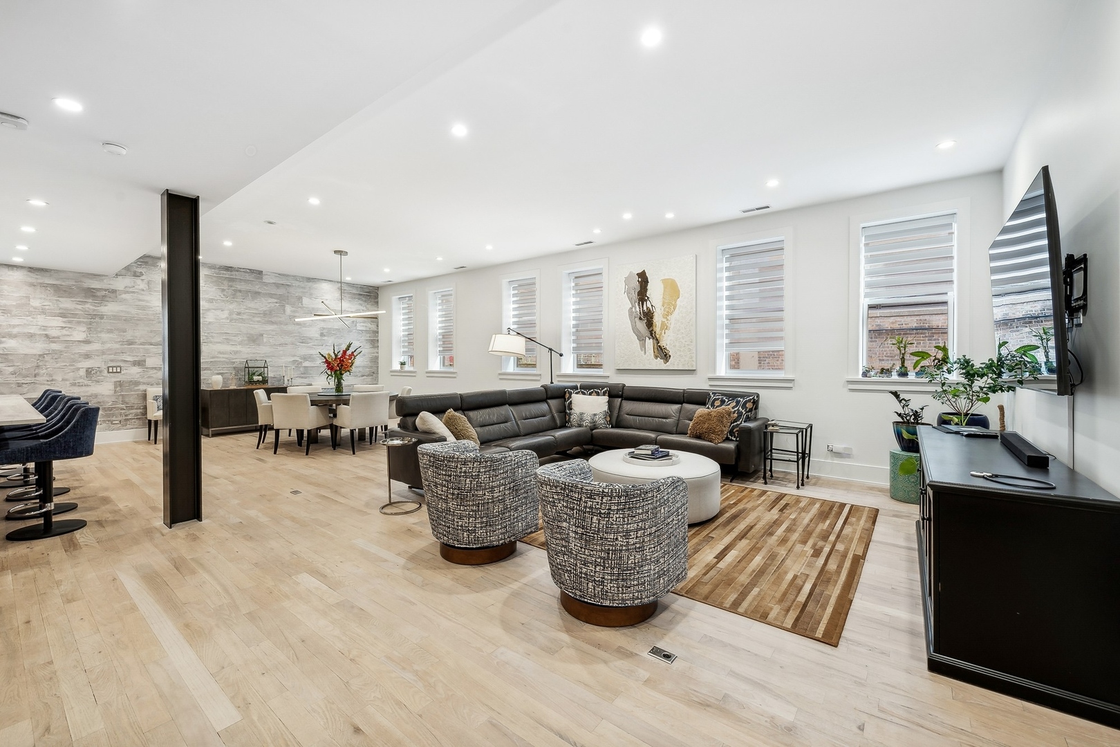 1919 S Prairie Avenue Unit: 6