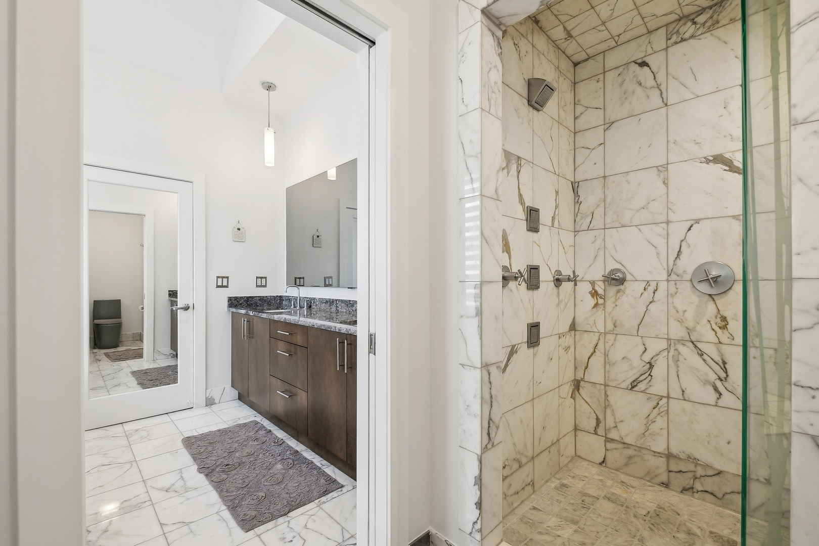 1919 S Prairie Avenue Unit: 6