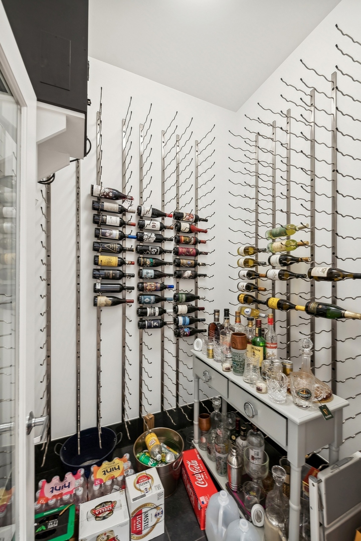 1919 S Prairie Avenue Unit: 6