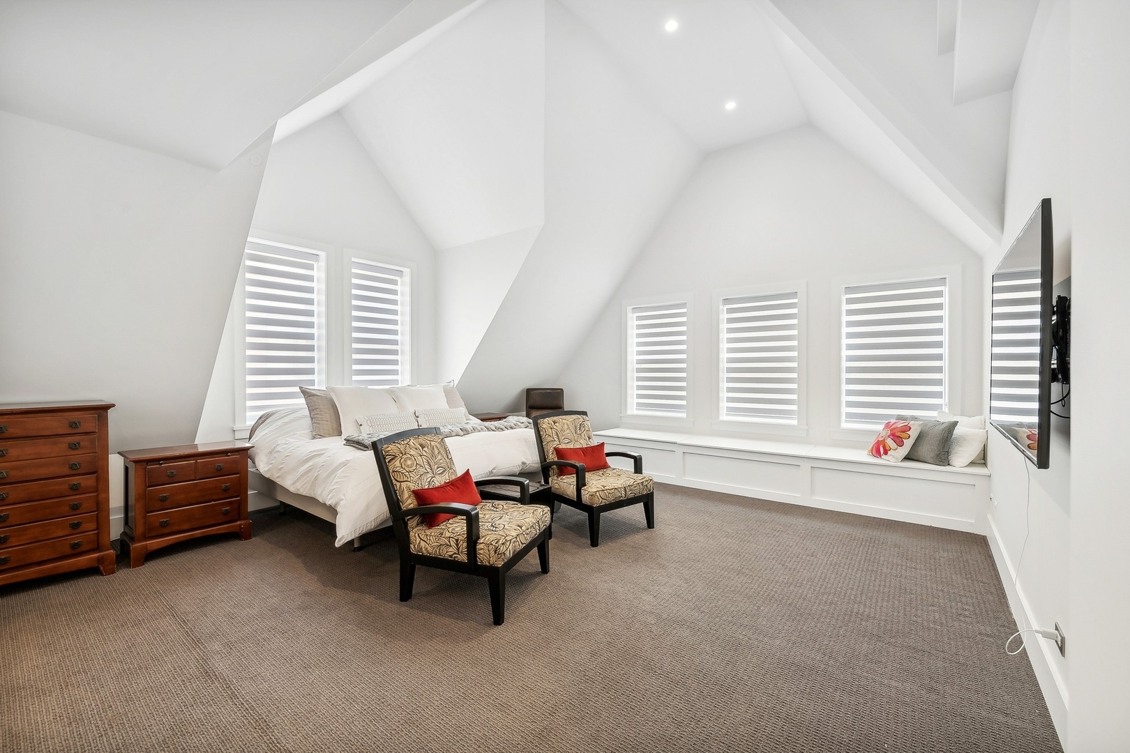 1919 S Prairie Avenue Unit: 6