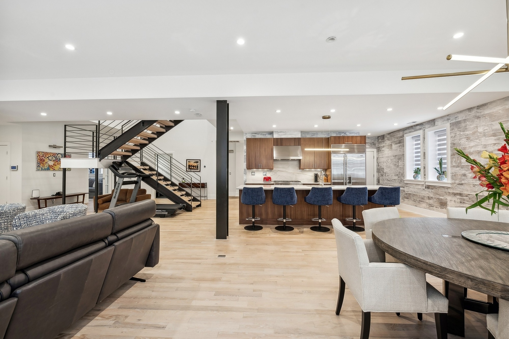 1919 S Prairie Avenue Unit: 6