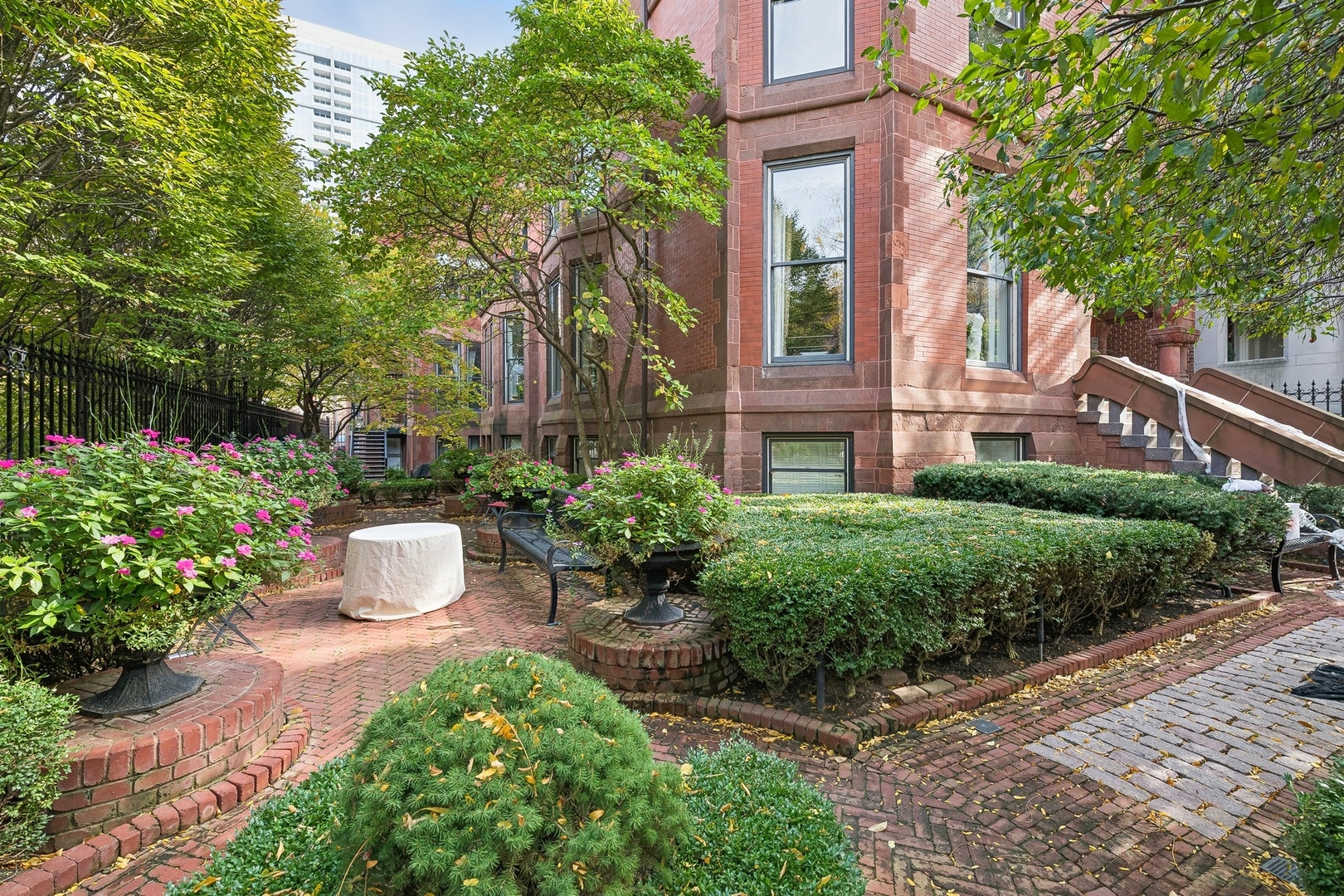 1919 S Prairie Avenue Unit: 6