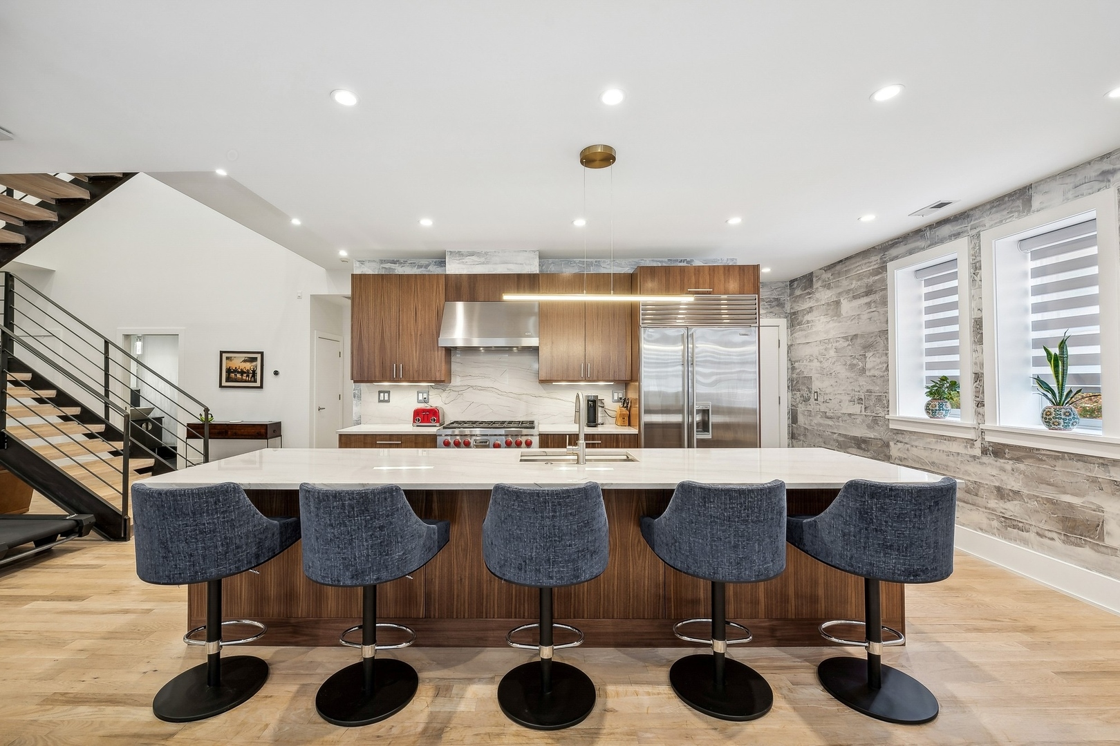 1919 S Prairie Avenue Unit: 6