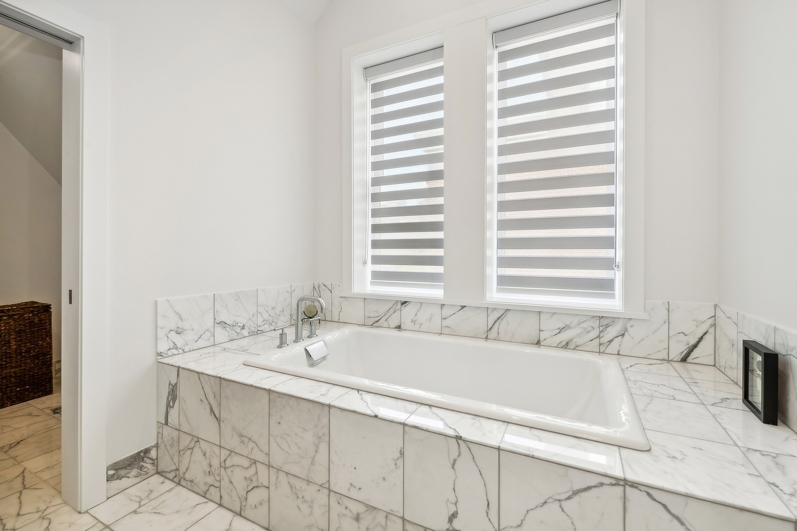 1919 S Prairie Avenue Unit: 6