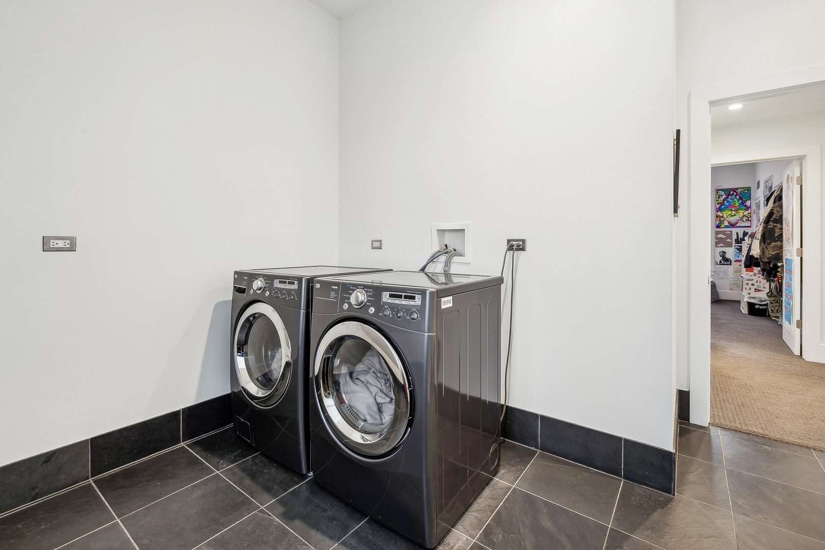 1919 S Prairie Avenue Unit: 6