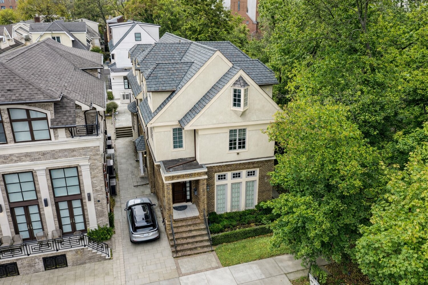 850 E 23RD Street