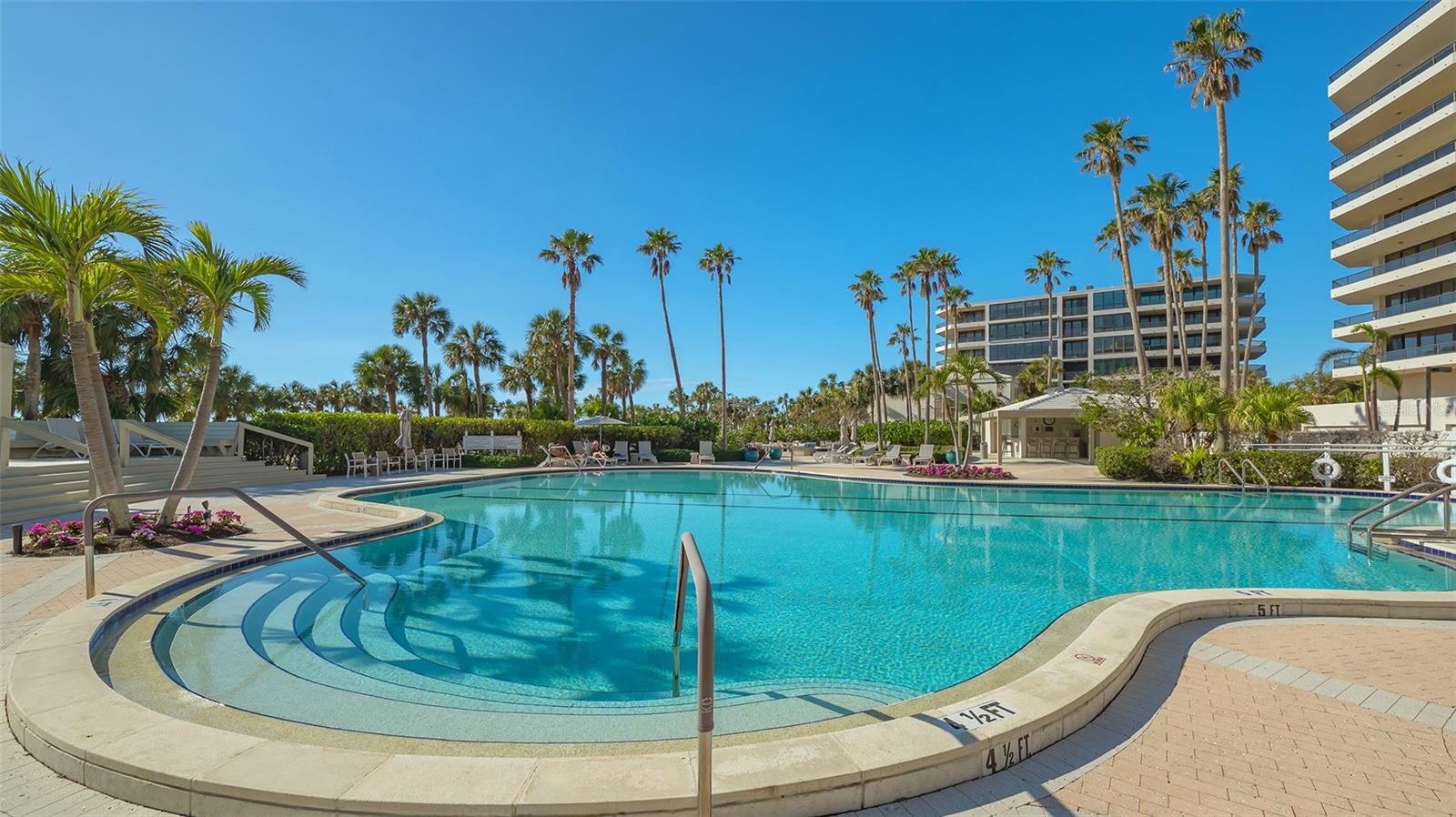 565 SANCTUARY DR #A203