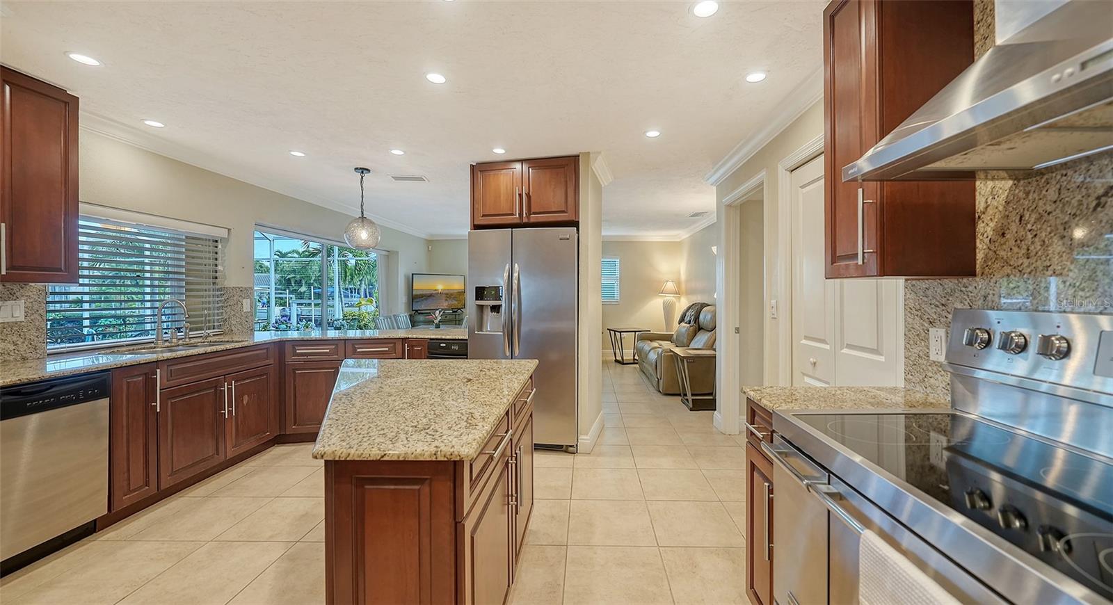 524 KETCH LN