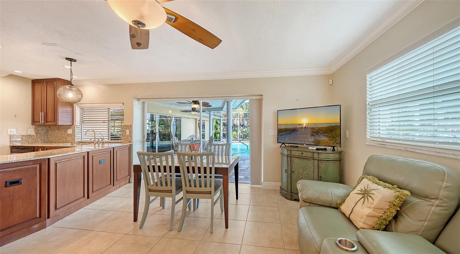 524 KETCH LN