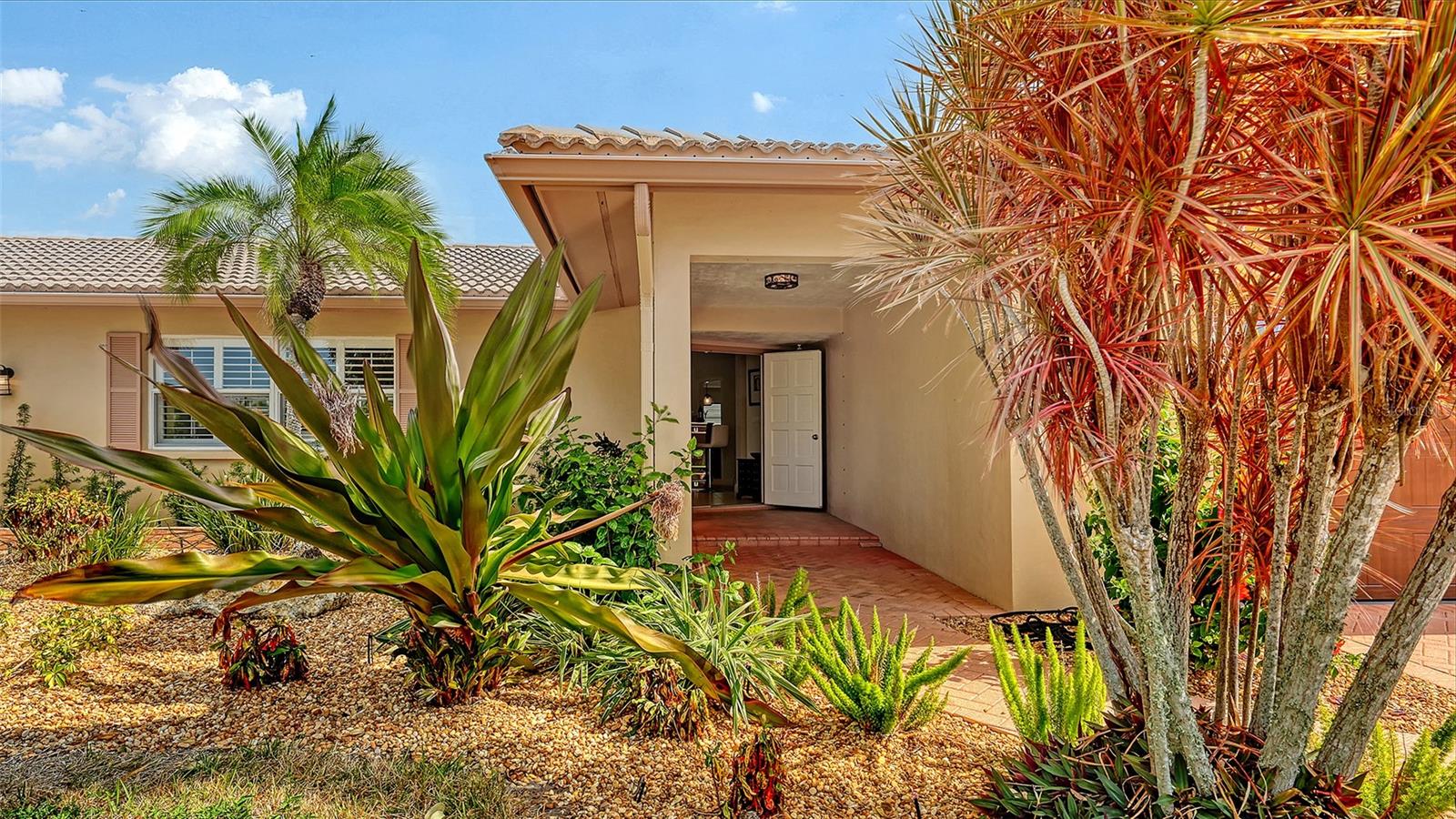 524 KETCH LN