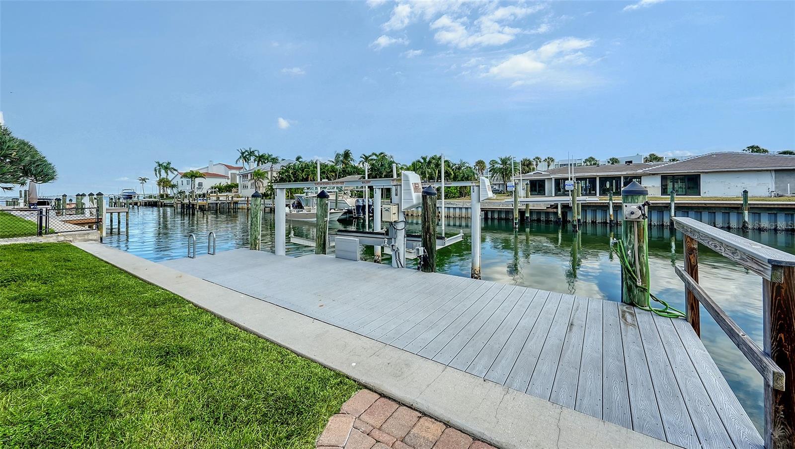 524 KETCH LN