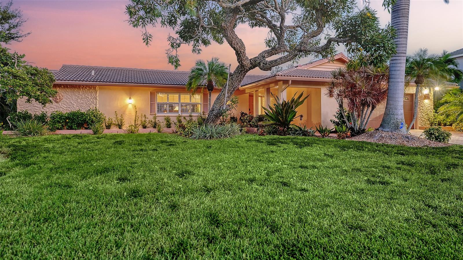 524 KETCH LN