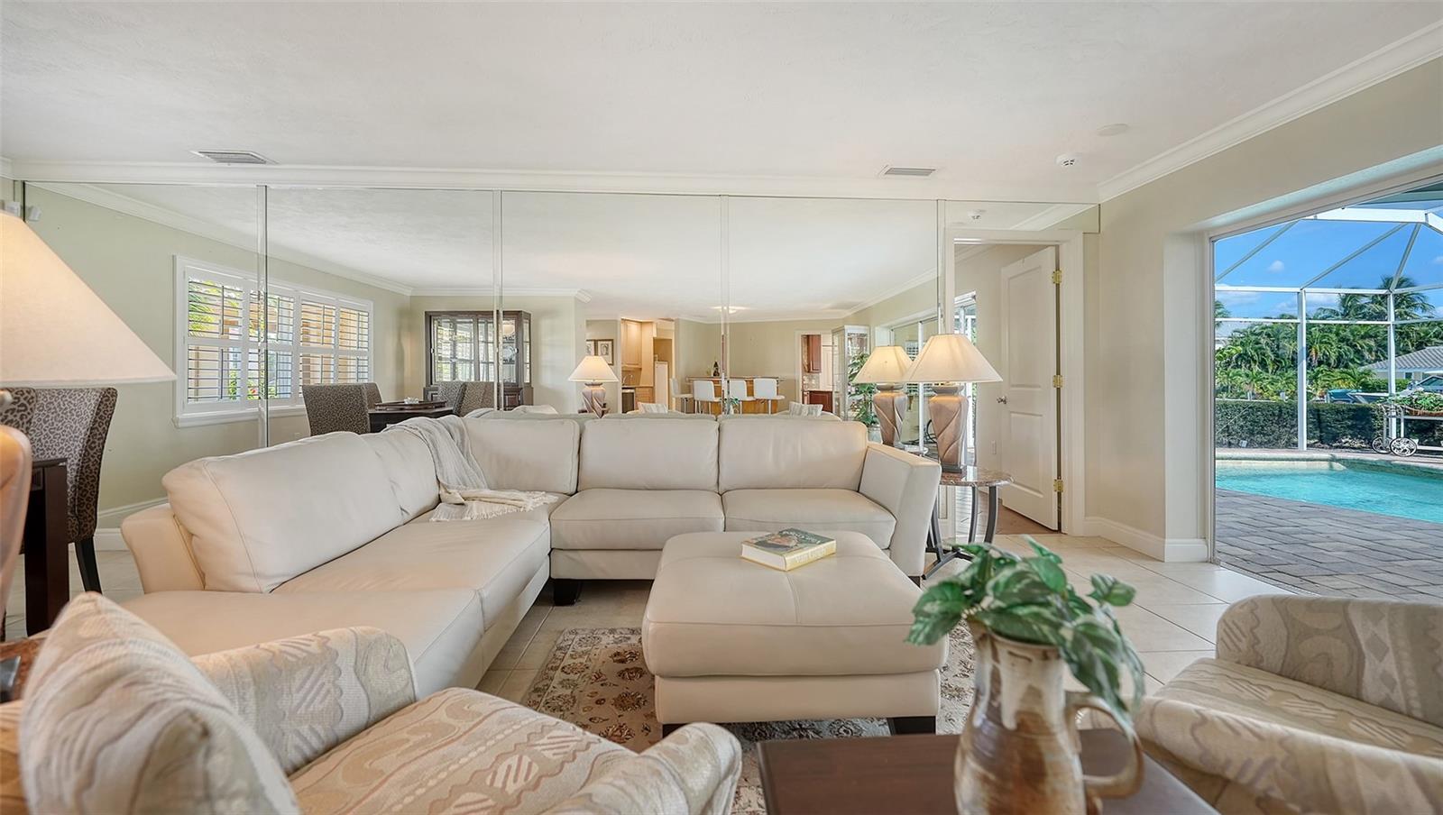 524 KETCH LN