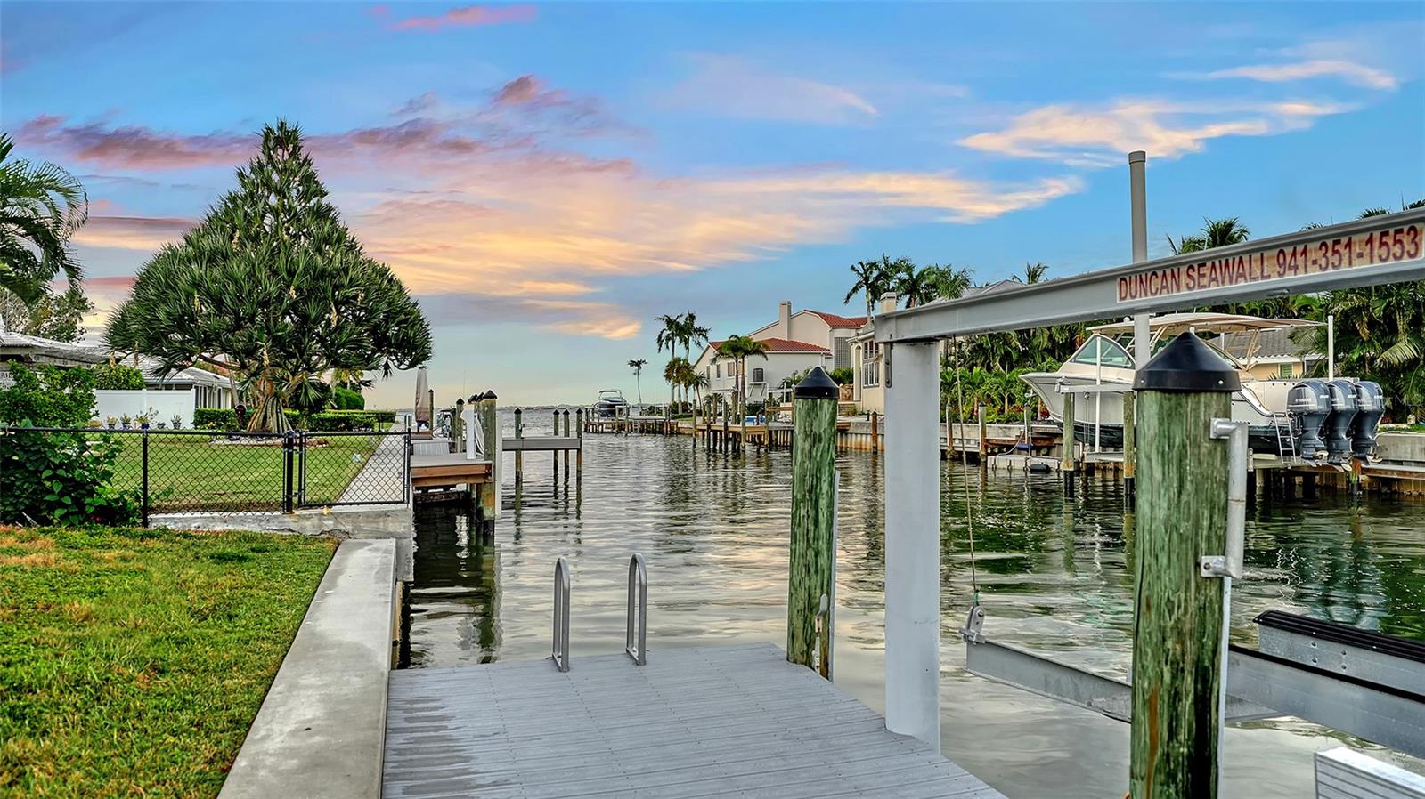 524 KETCH LN