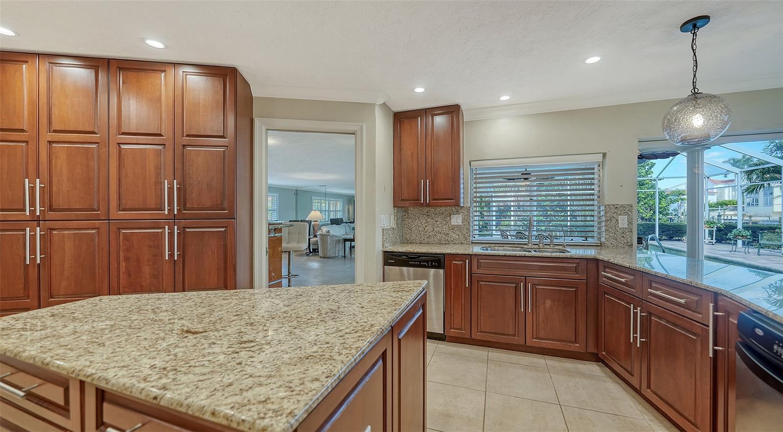 524 KETCH LN