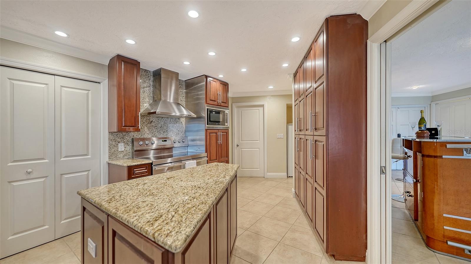 524 KETCH LN