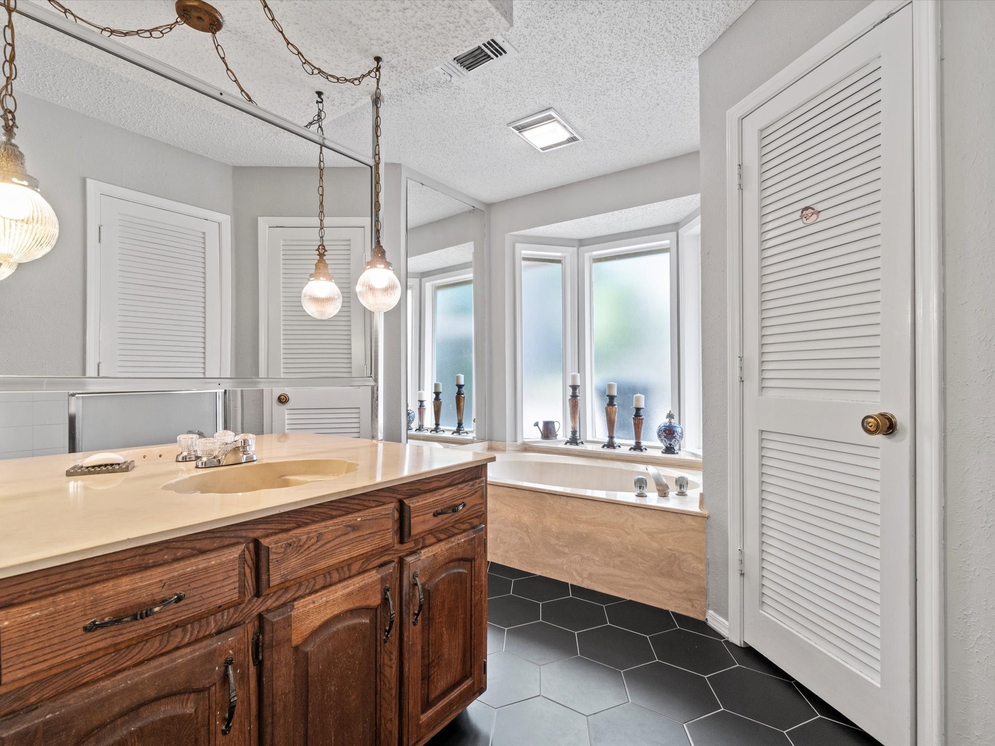 2109 Inverness Drive