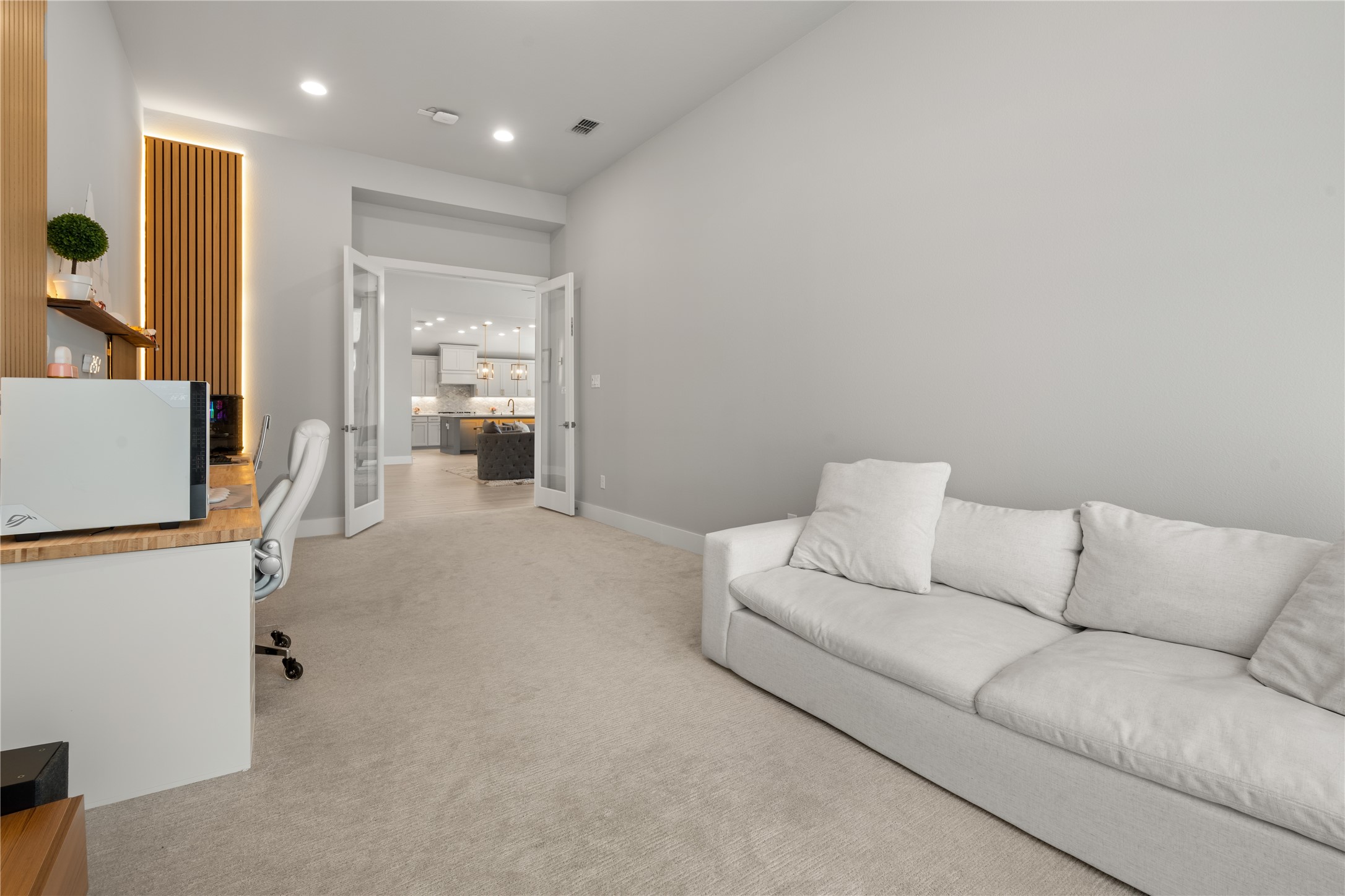 548 Horsetail Way