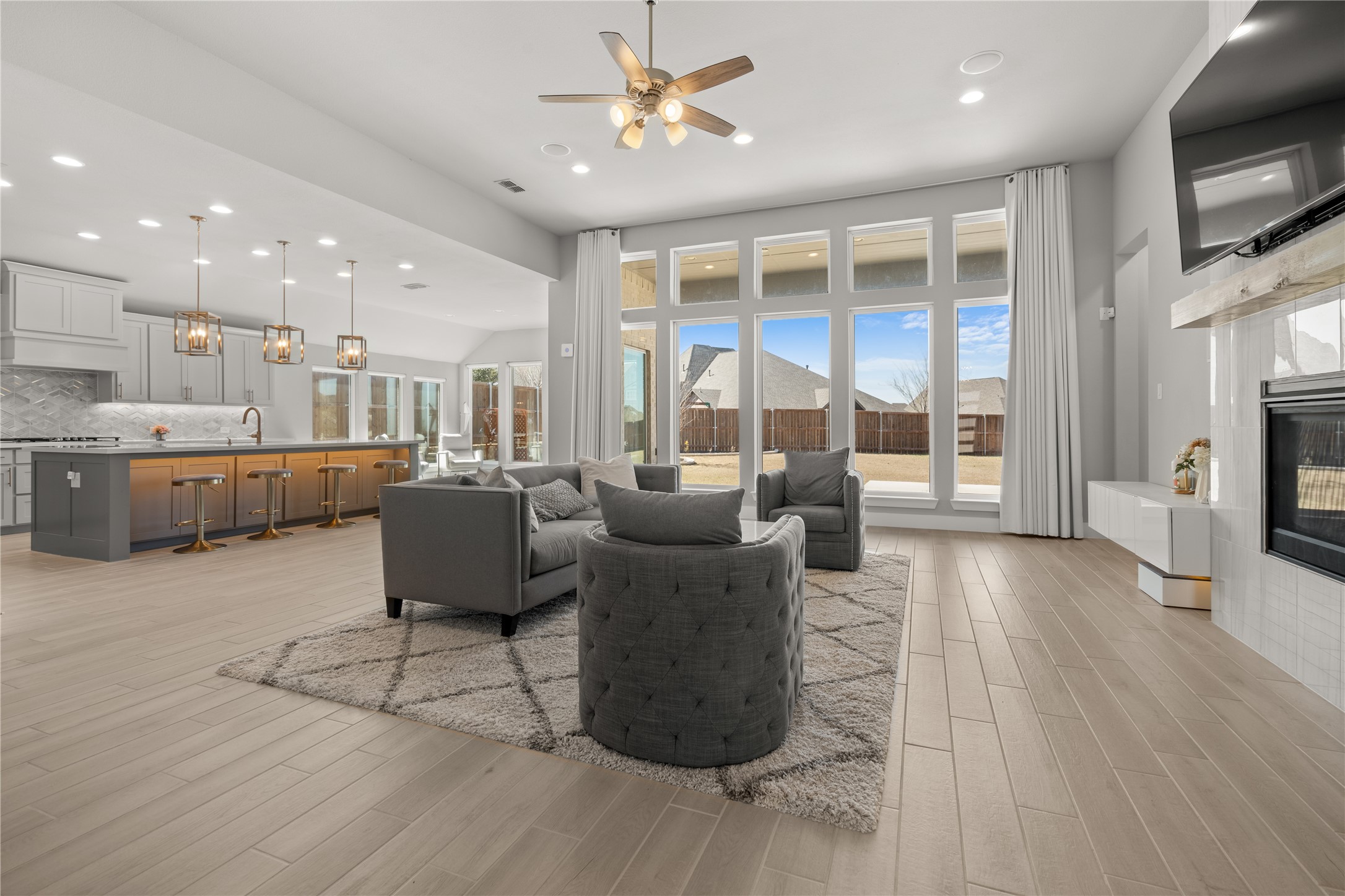 548 Horsetail Way