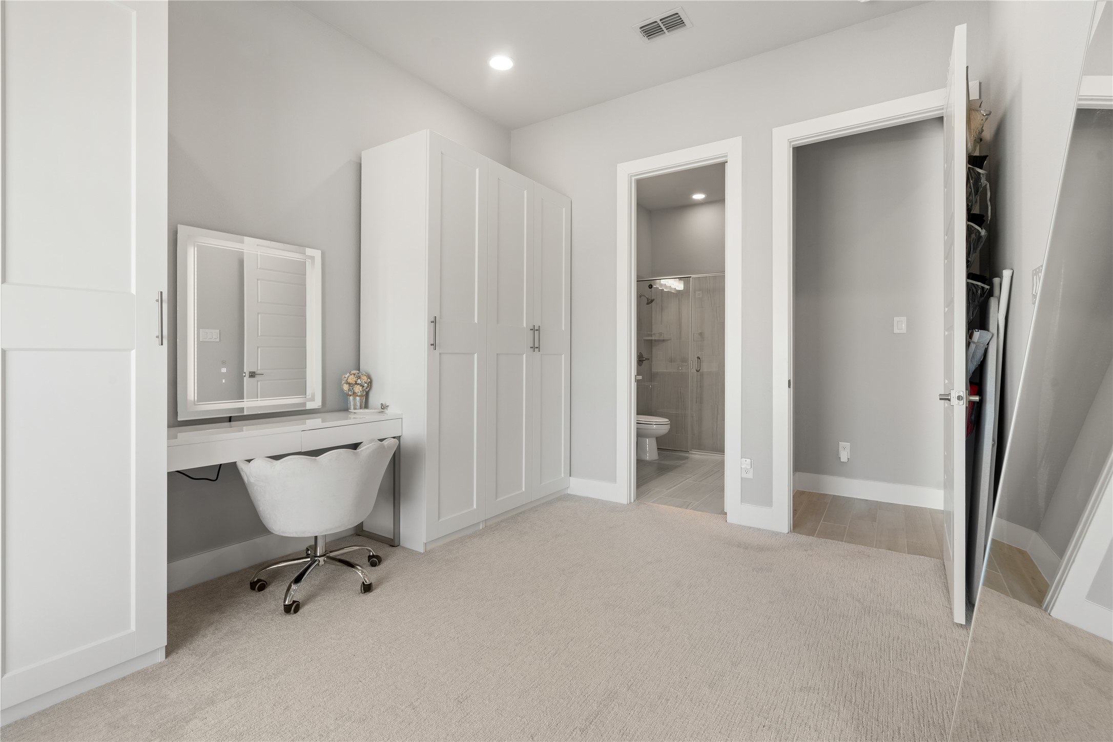 548 Horsetail Way