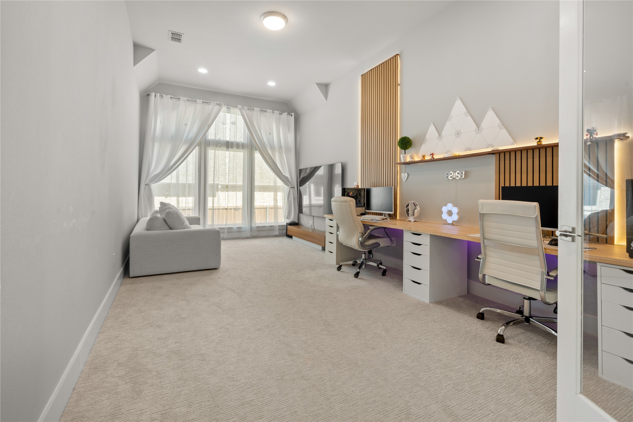 548 Horsetail Way