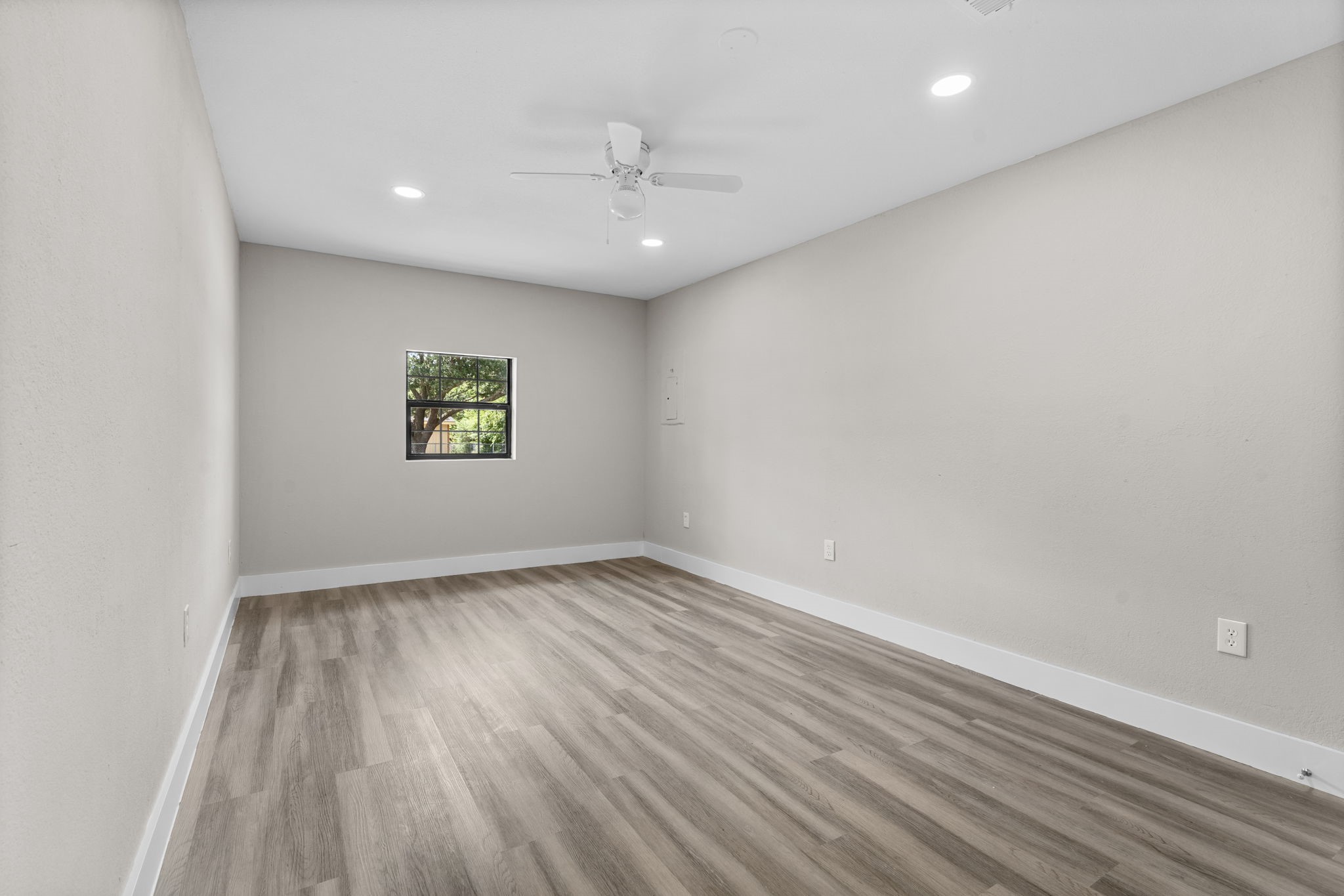 222 E Dennis Street