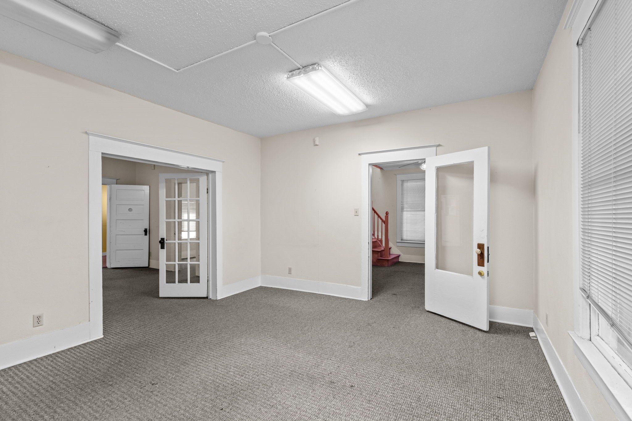 610 E Weatherford Street