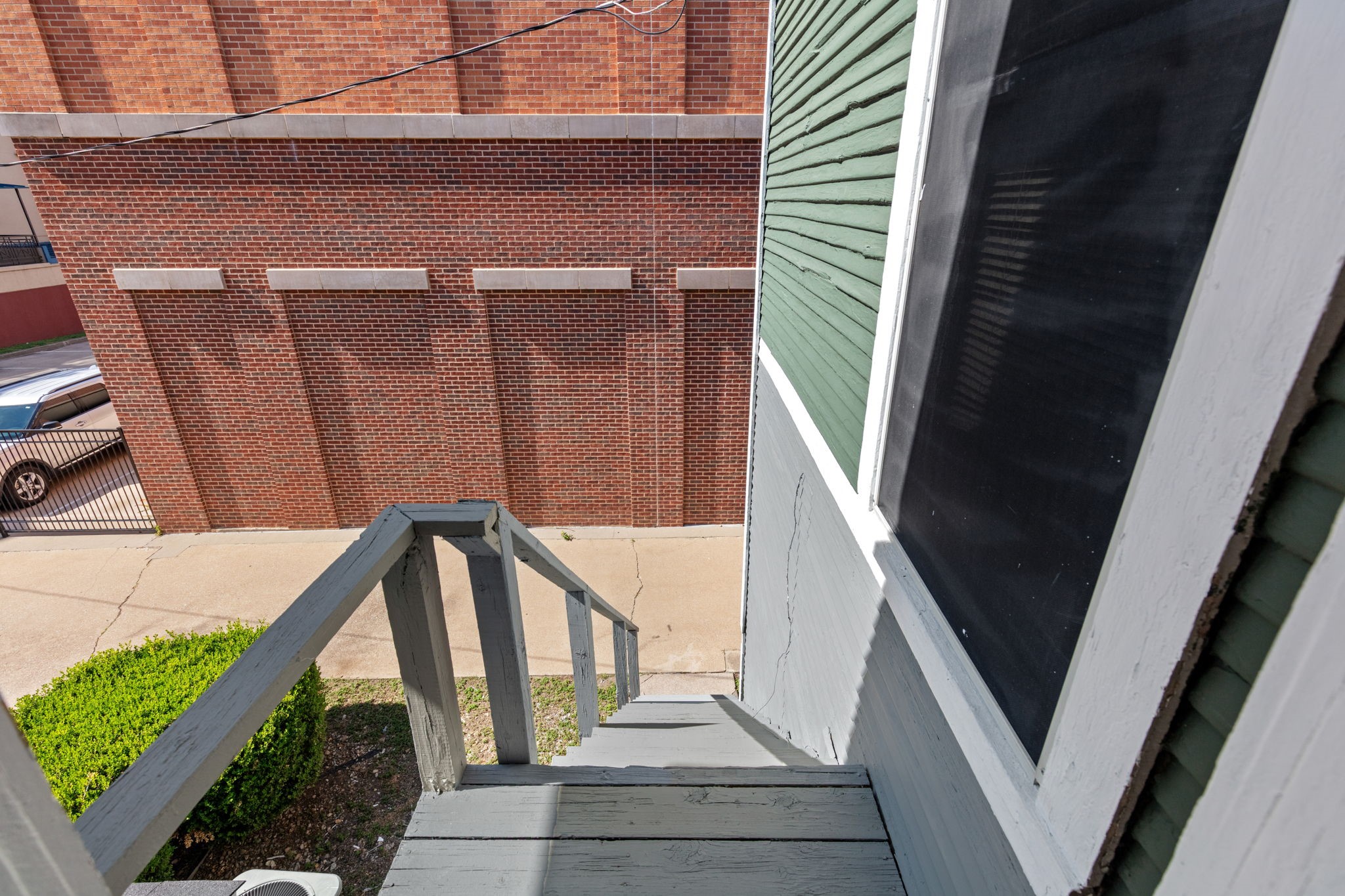 610 E Weatherford Street