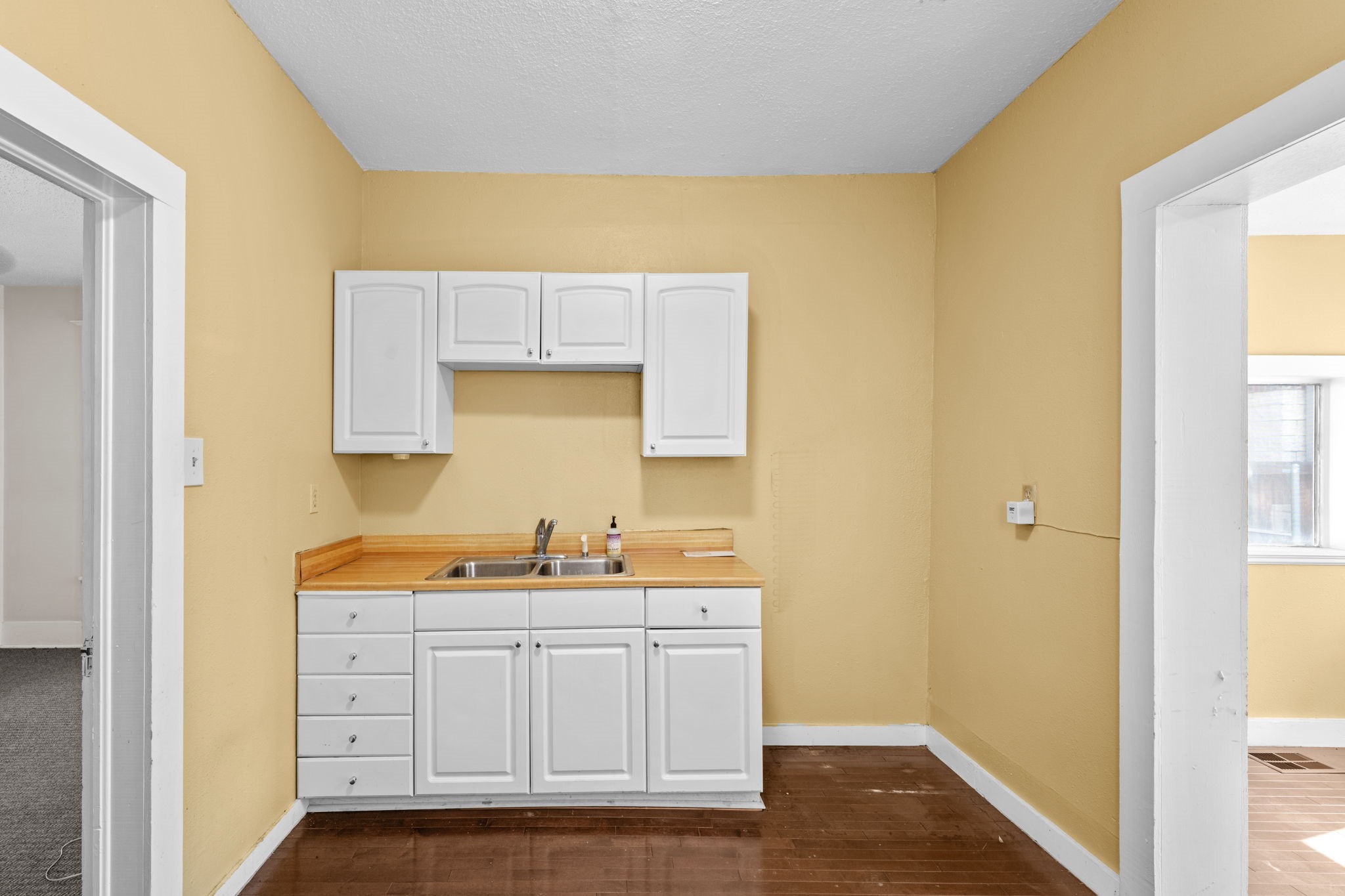 610 E Weatherford Street