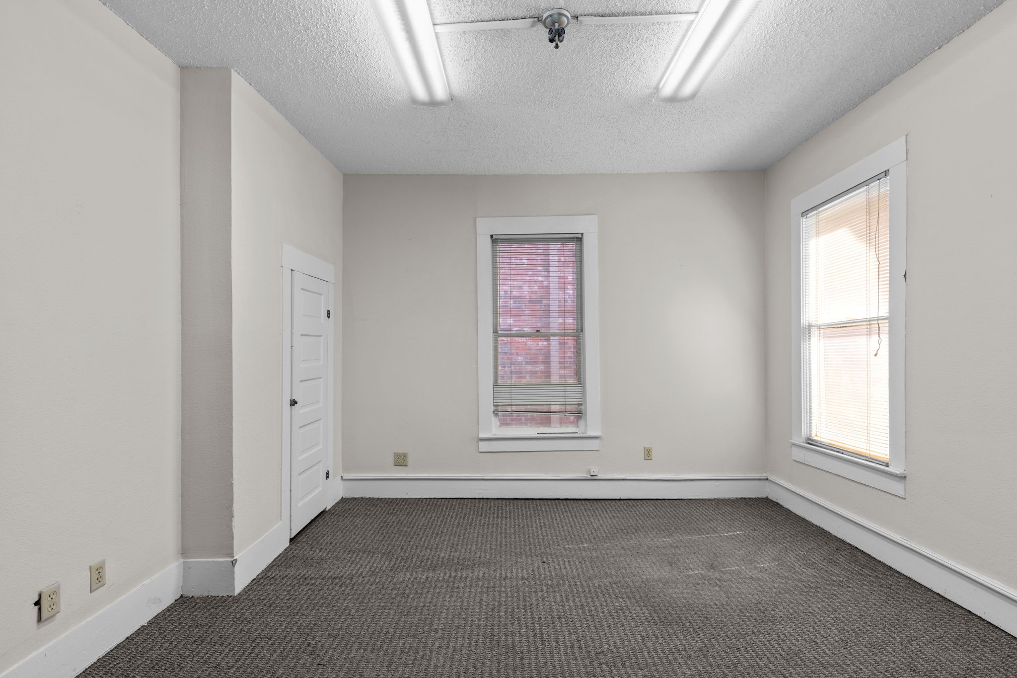 610 E Weatherford Street