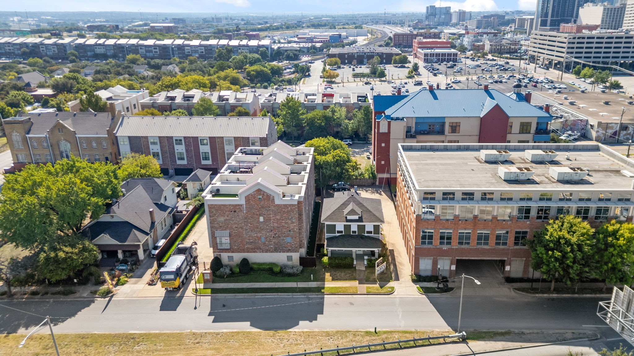 610 E Weatherford Street