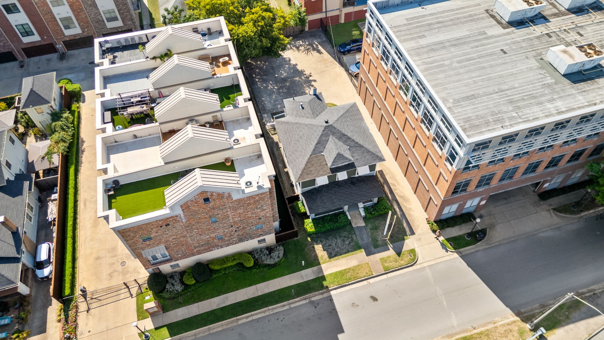 610 E Weatherford Street