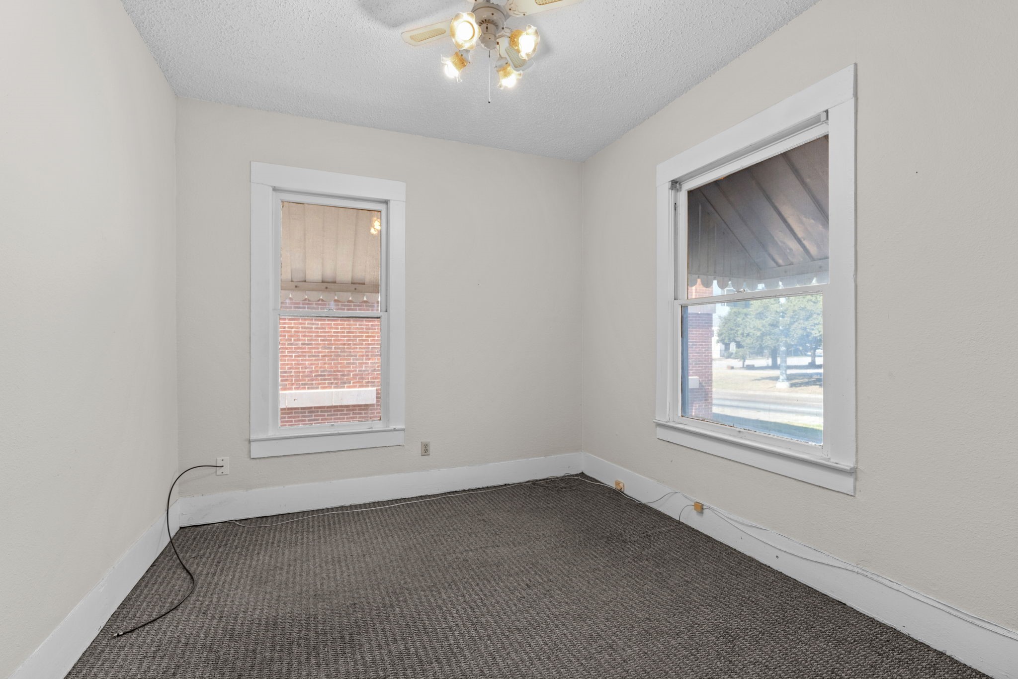 610 E Weatherford Street