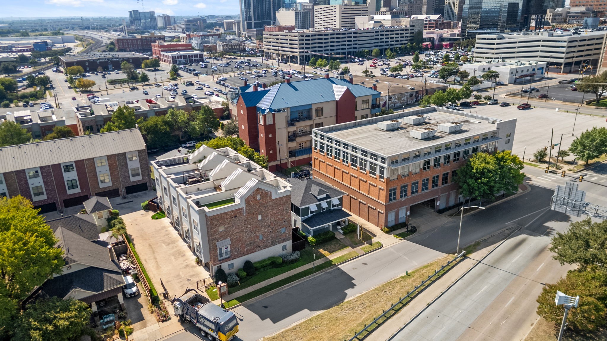 610 E Weatherford Street