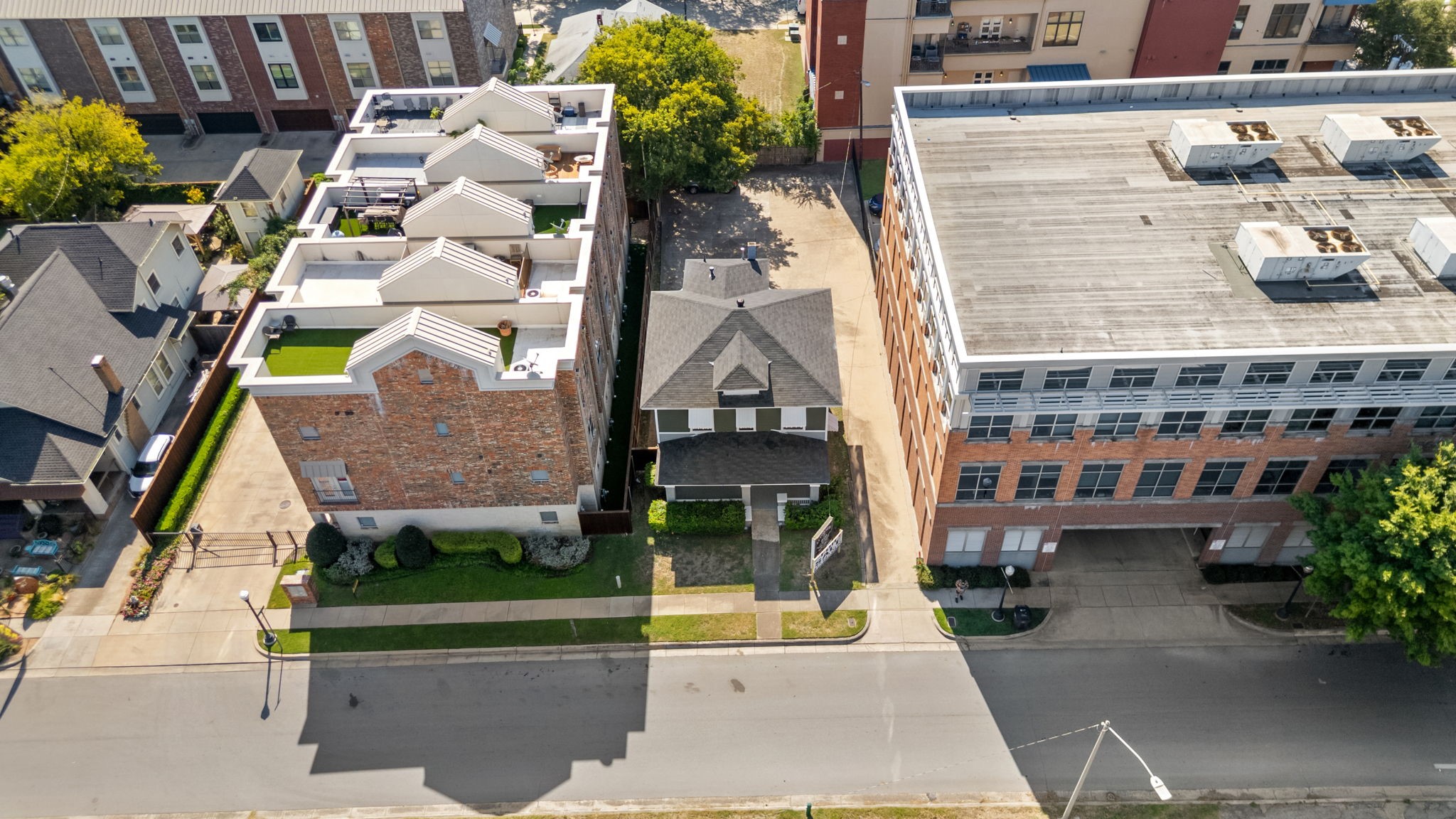 610 E Weatherford Street