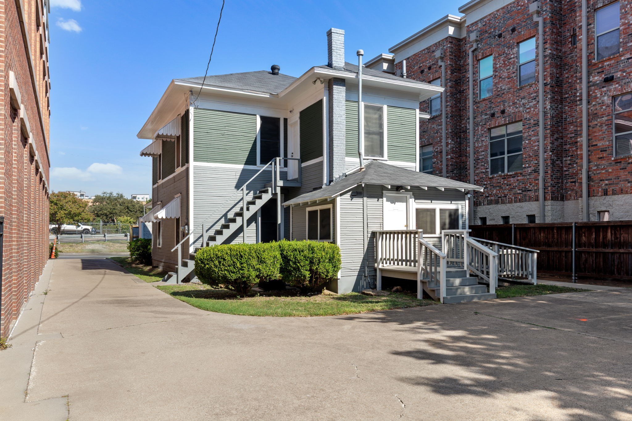 610 E Weatherford Street