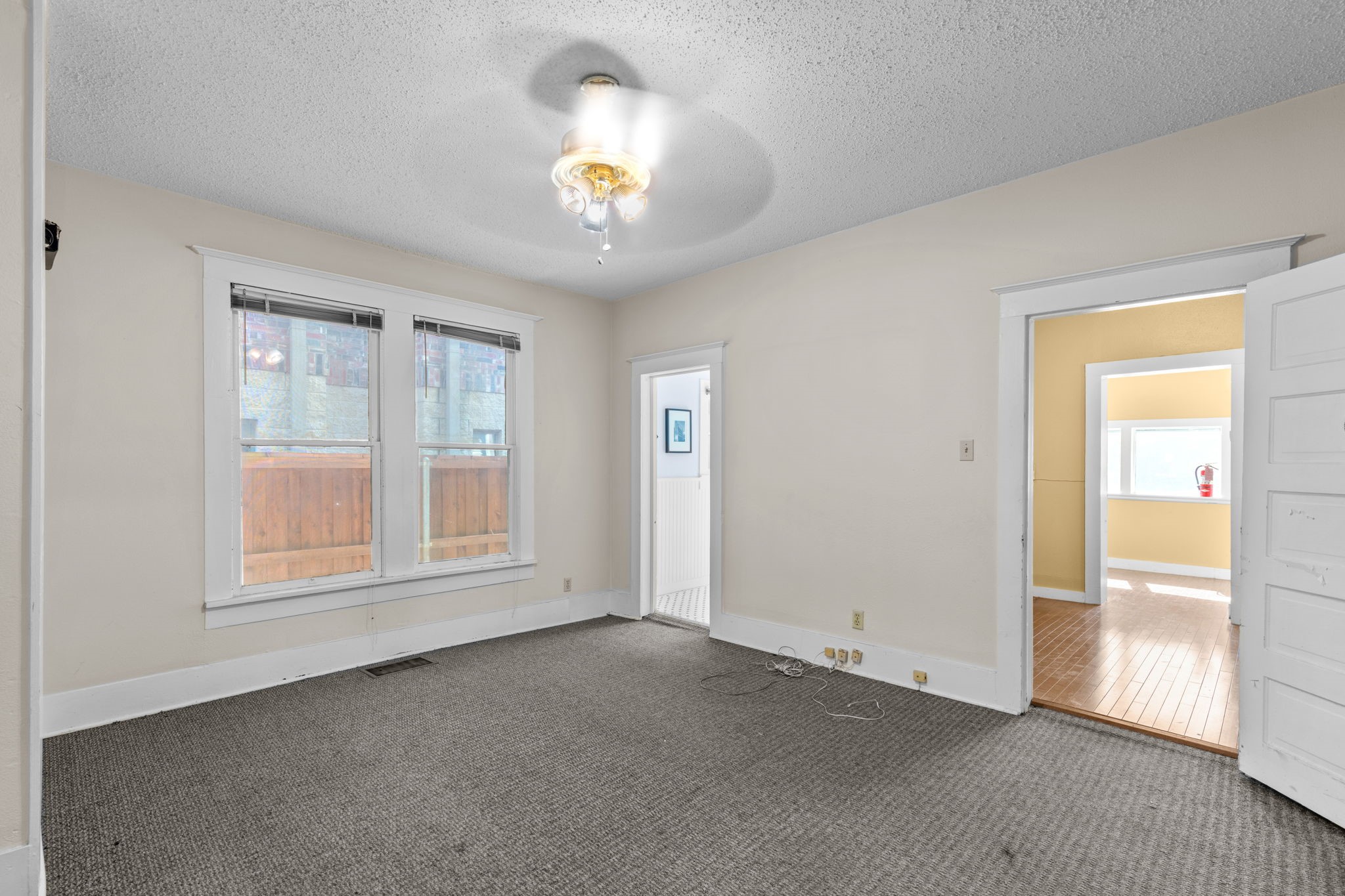 610 E Weatherford Street