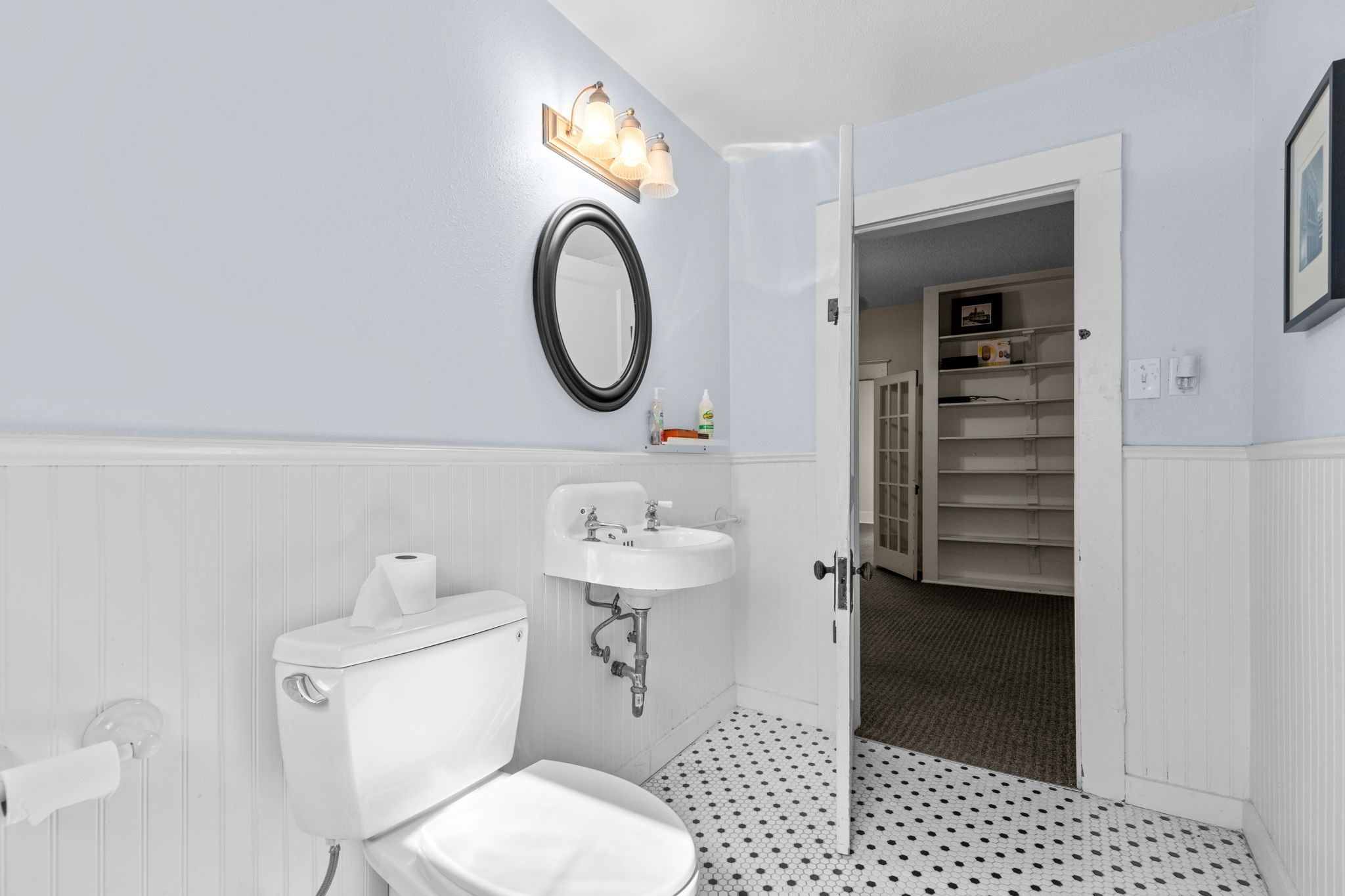 610 E Weatherford Street