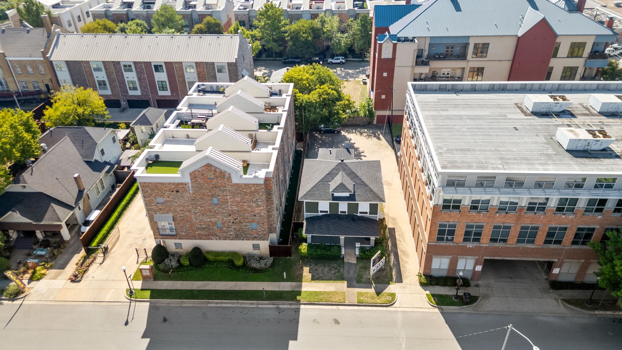 610 E Weatherford Street