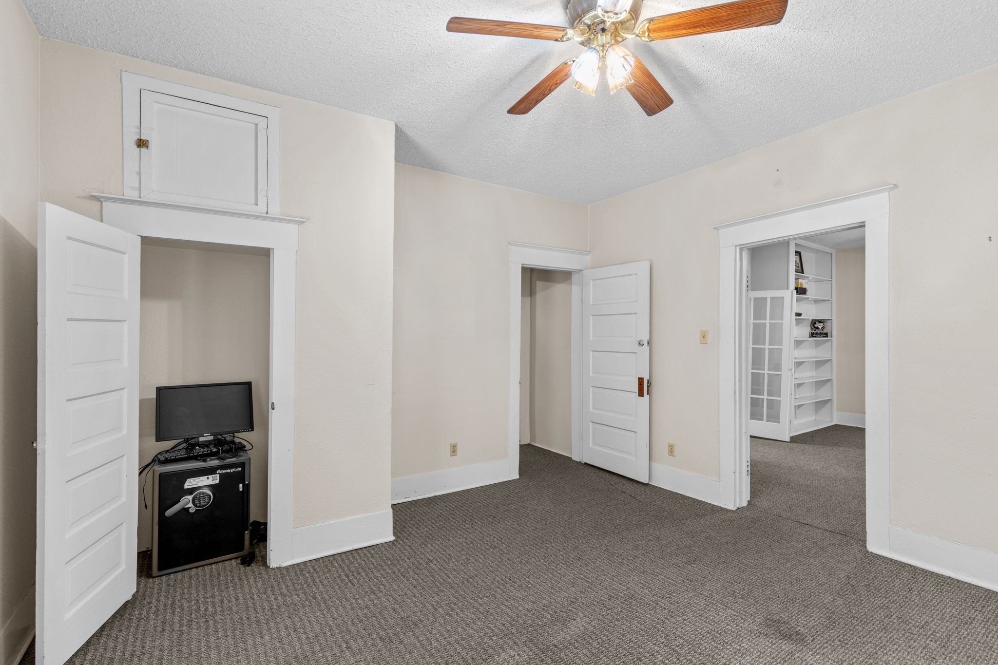 610 E Weatherford Street